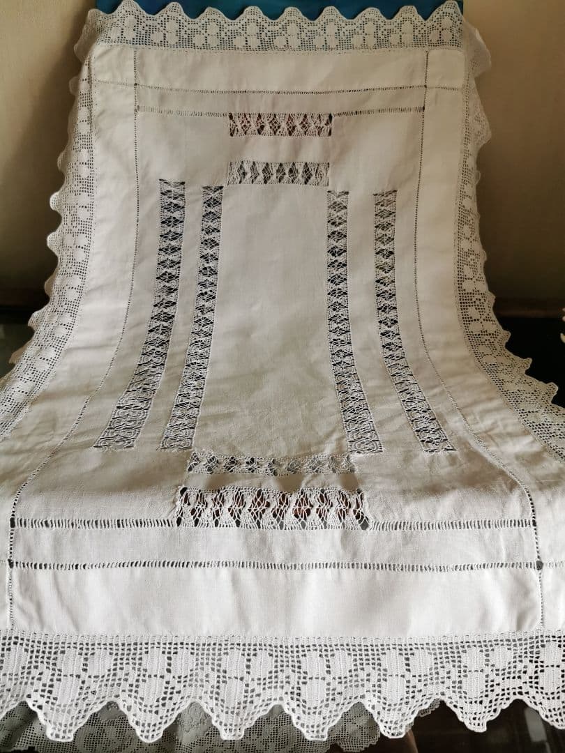 アンティークイギリス ドローンワークサバレース刺繍＆三つ葉のクロシェリネンクロス