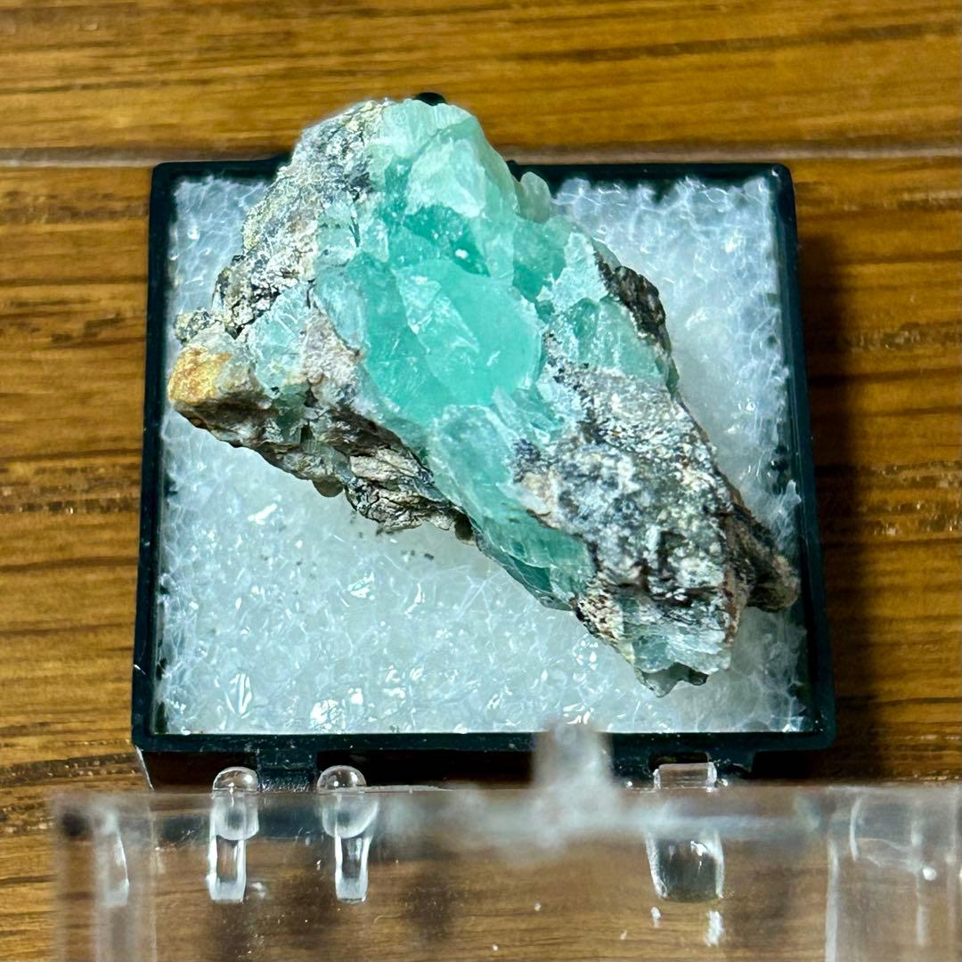 フォスフォフィライト　原石　ボリビア産　鉱物標本