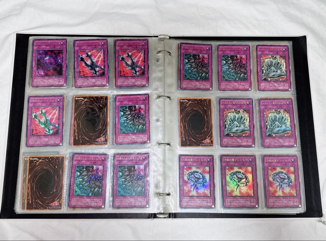 遊戯王　ファイル付き　キラカード大量