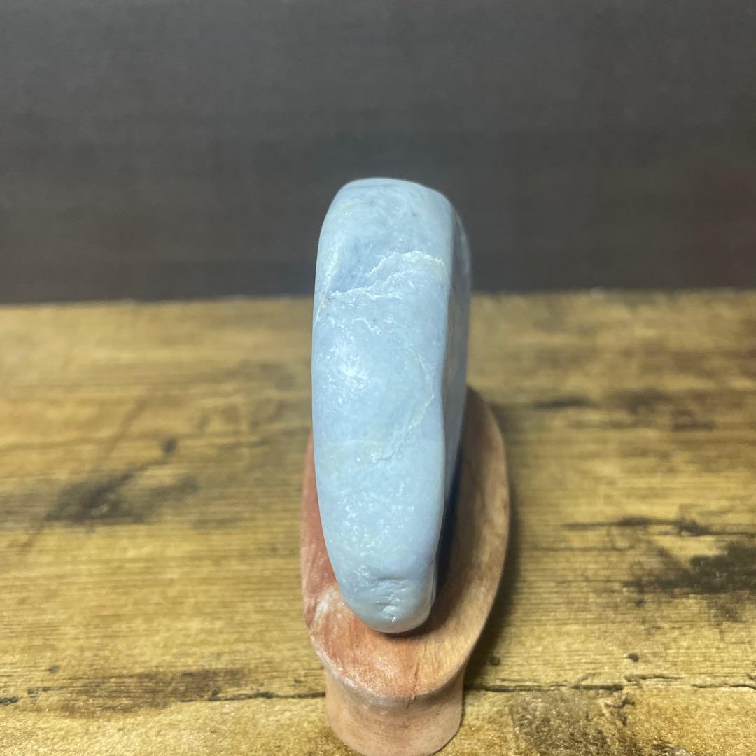 最終値下げ！220g 糸魚川　ラベンダー　翡翠　紫　海石　台座つき