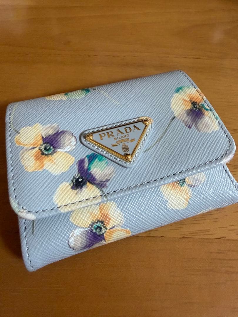 PRADA プラダ 花柄 三つ折り財布 サフィアーノレザー