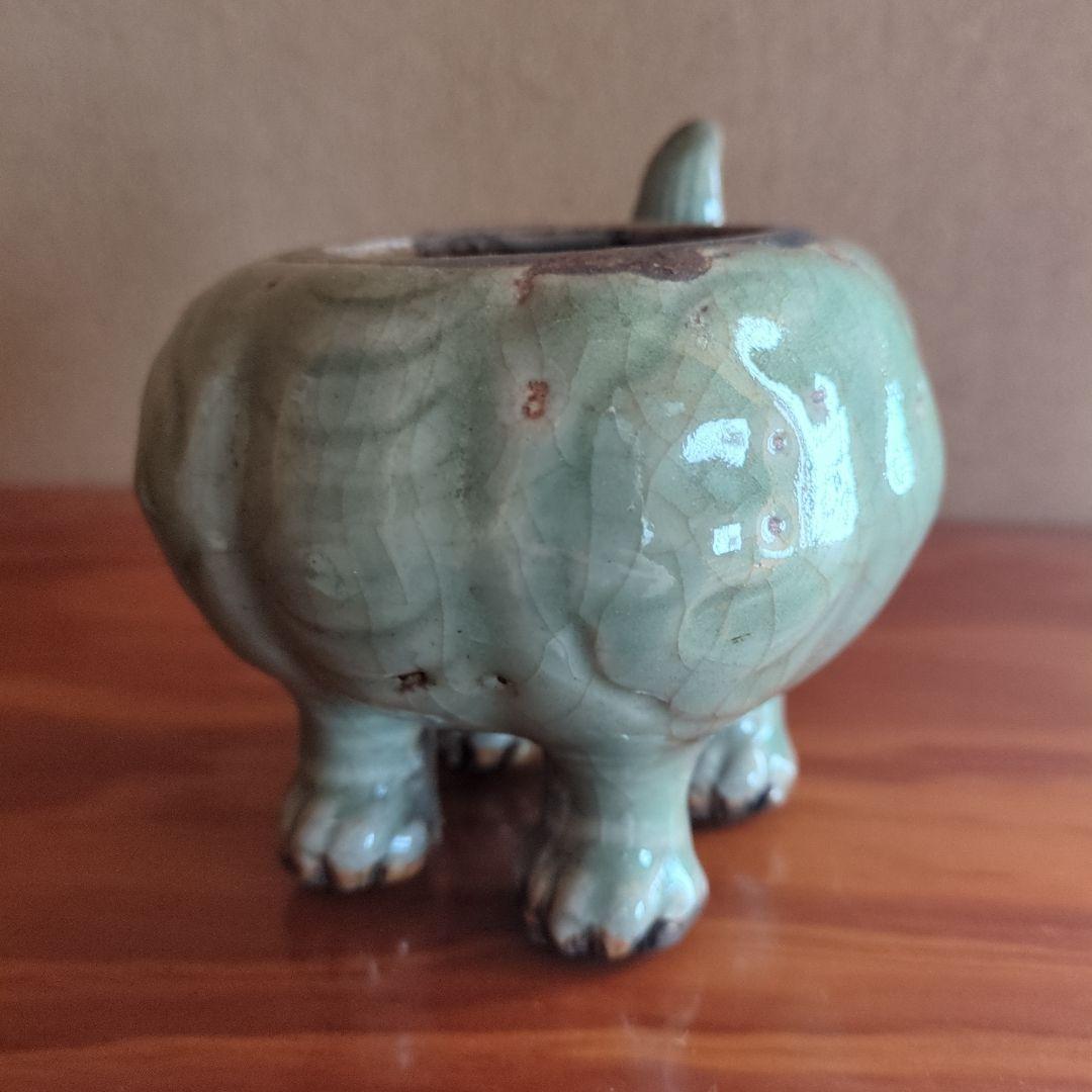 獅子形陶器 中型 淡い緑色　青磁香炉　獅子香炉　古美術品　骨董　中国