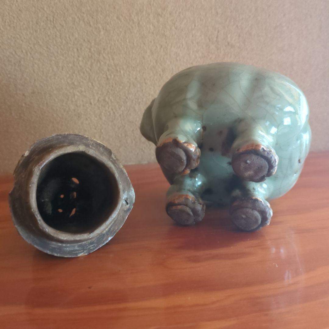 獅子形陶器 中型 淡い緑色　青磁香炉　獅子香炉　古美術品　骨董　中国