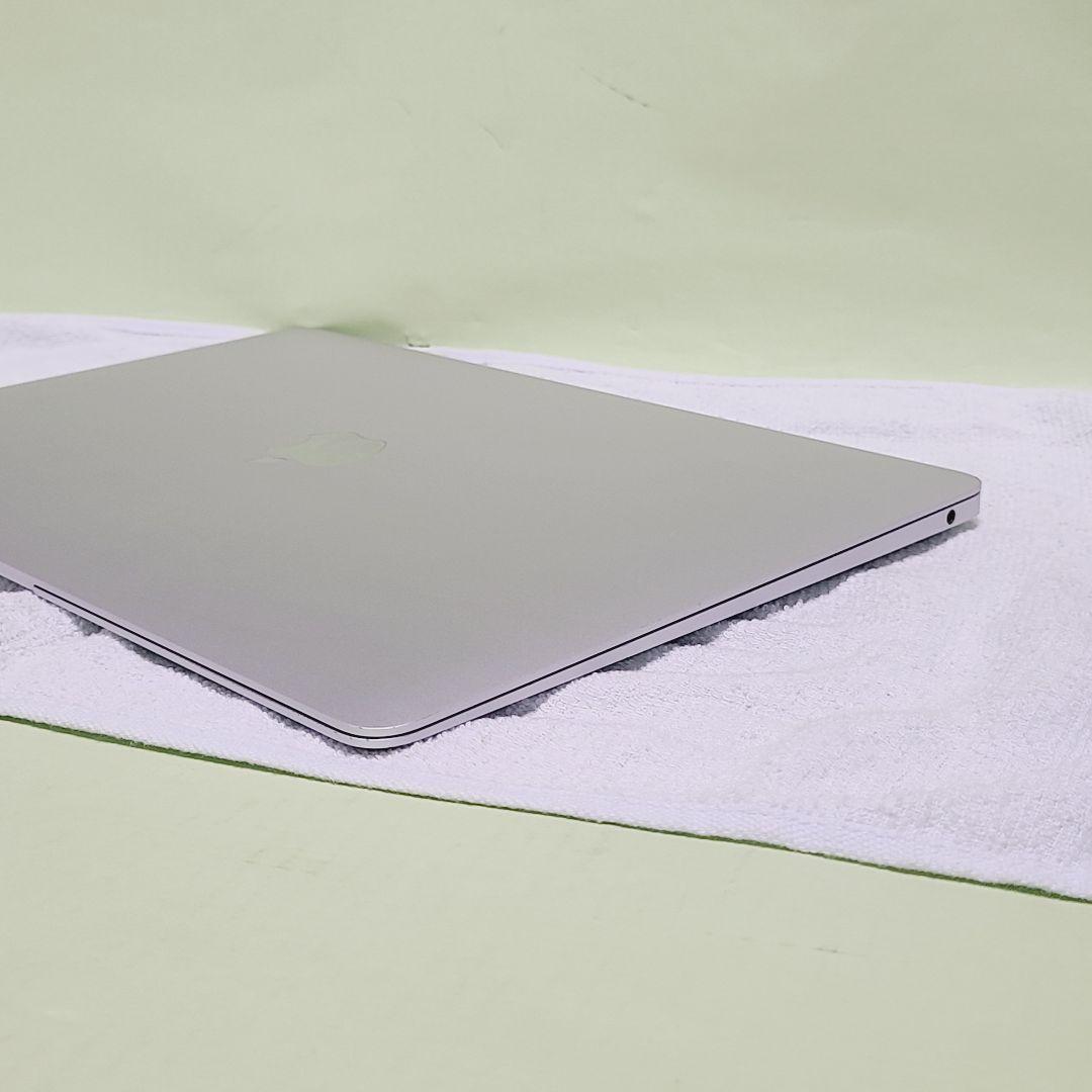 MacBook本体 MacBook Air 2020 Core i7 / 8GB / 512GB