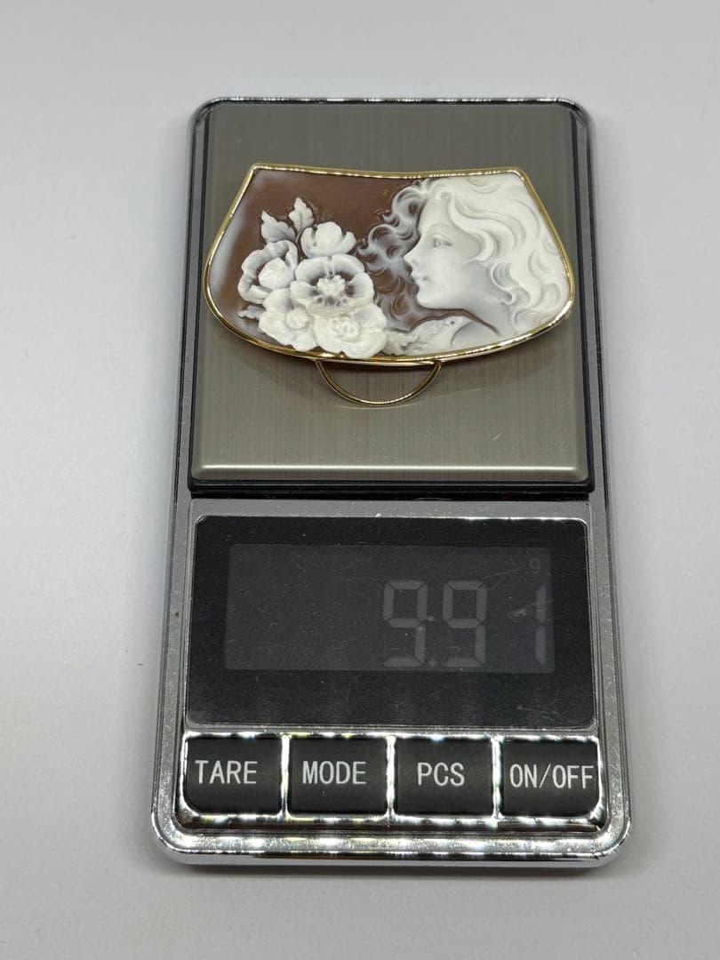K18 カメオ 女性の顔と花 ブローチ 750 浮き彫り 総重量約9.9g