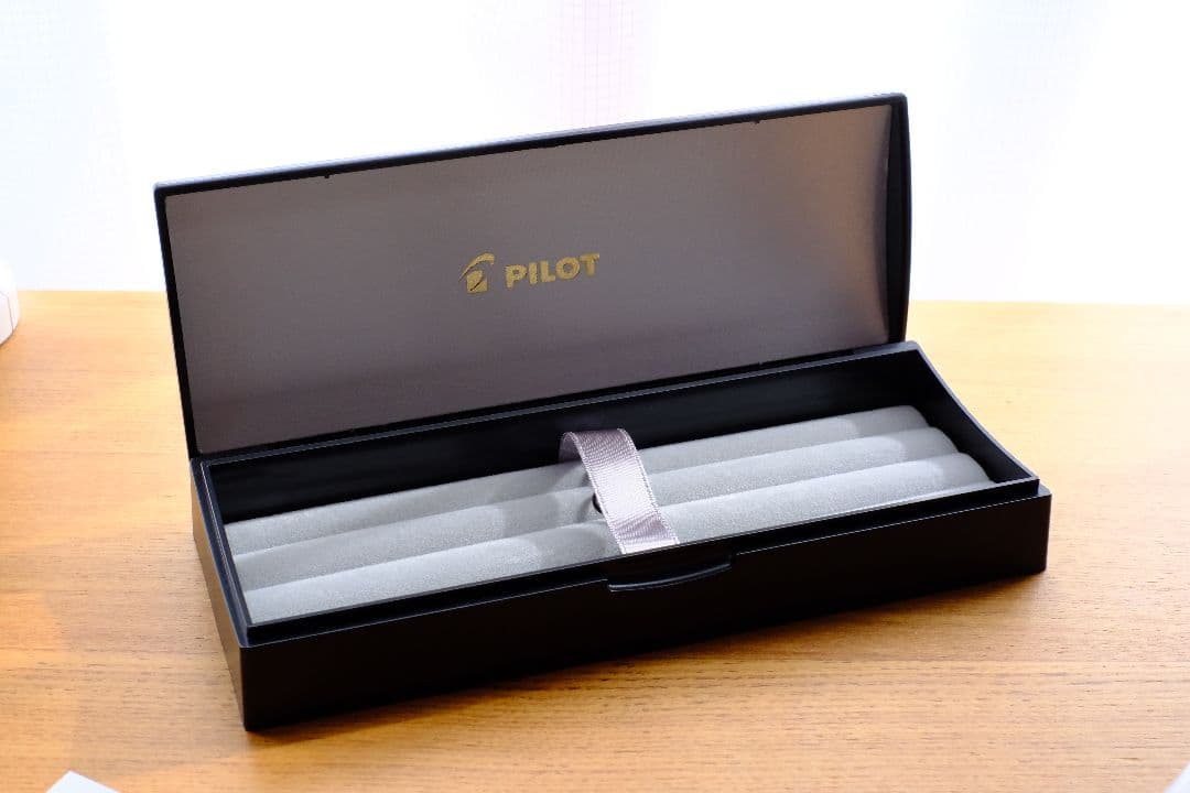 PILOT　キャップレス　ストライプ　箱付き　付属品付き　完品　万年筆　ニブF