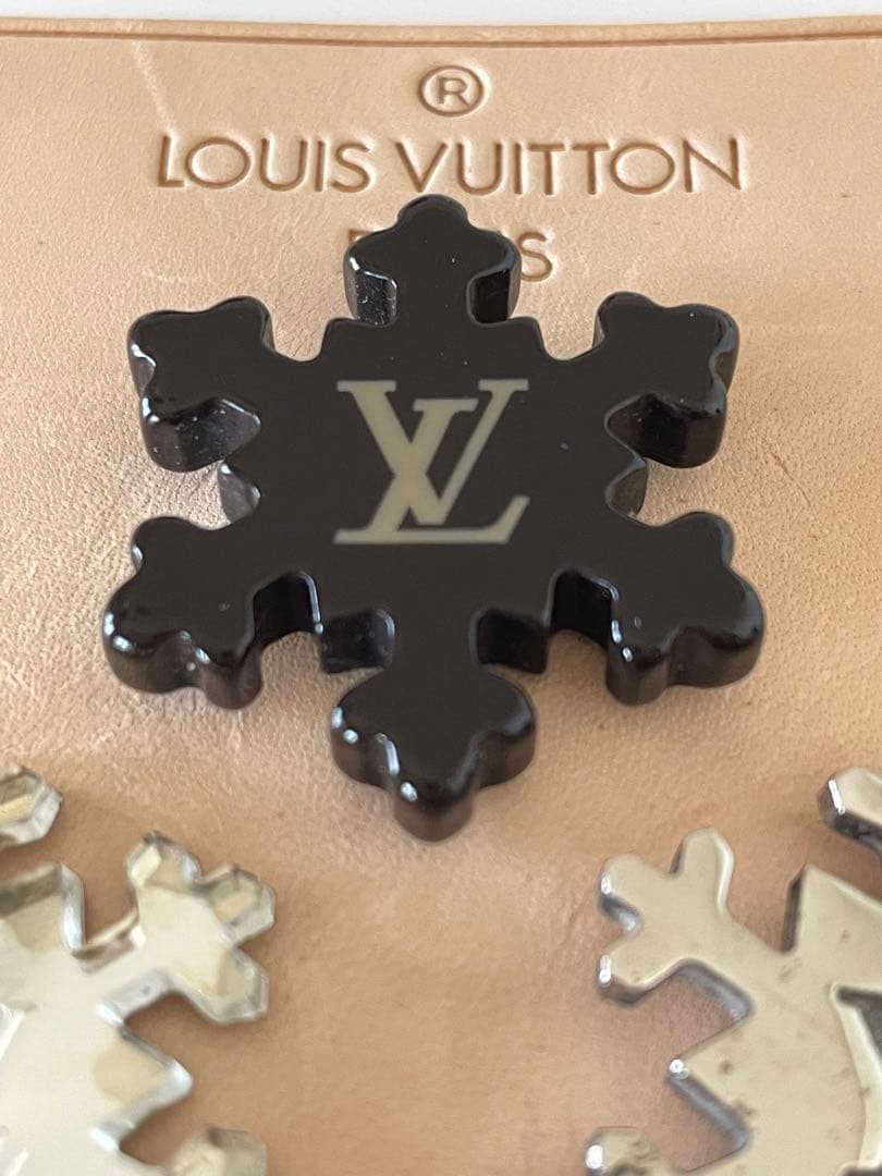 Louis Vuitton 雪の結晶ブローチ ピンバッジ