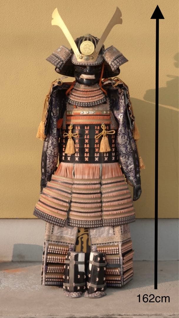 送料無料 等身大 現代甲冑 鎧 黒胴当世素掛 緋縅 具足一式 日本製 鎧立て付