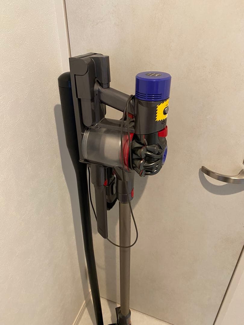 Dyson V7 　コードレスクリーナー　掃除機　sv11