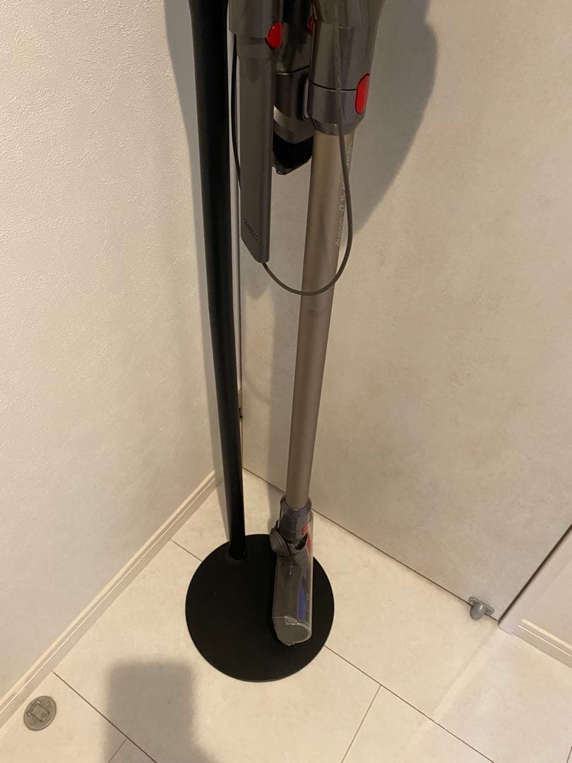 Dyson V7 　コードレスクリーナー　掃除機　sv11