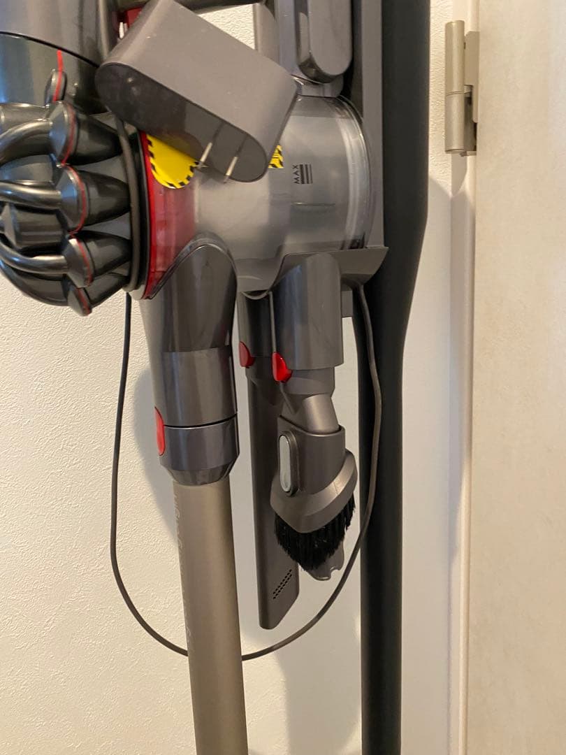 Dyson V7 　コードレスクリーナー　掃除機　sv11