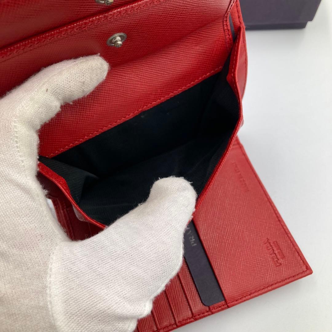 ！新品！　PRADA プラダ　折り財布　レッド　付属品完備　13A