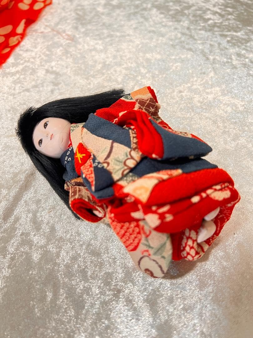 人形　日本人形　女の子　ちりめんの着物付き W6×D3×H15㎝