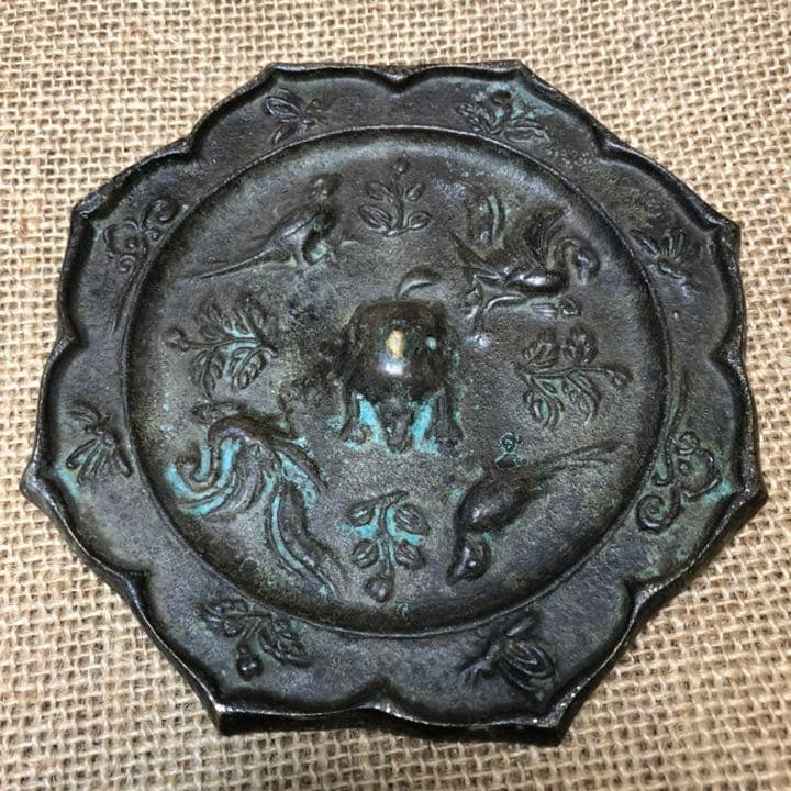 青銅鏡　春秋戦国　瑞花双鳳双鳥　八稜鏡 時代物 遺跡発掘品　古鏡　副葬品