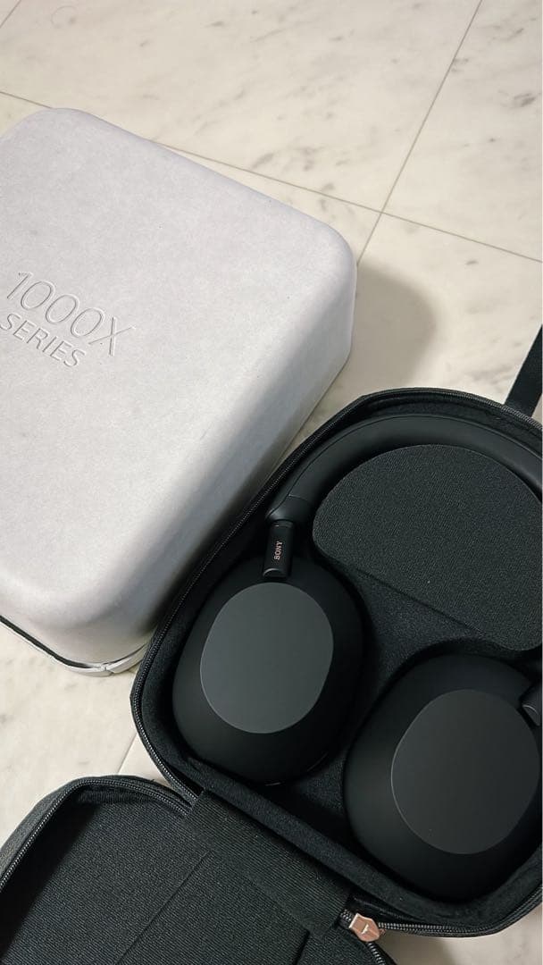 SONY WH-1000XM5 箱ケース付属
