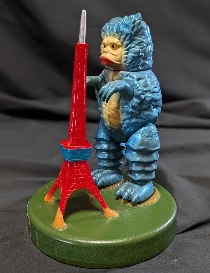 東京タワーガラモン青「ウルトラQ」登場怪獣（Ｍ１号）台座付ソフビフィギュア非売品
