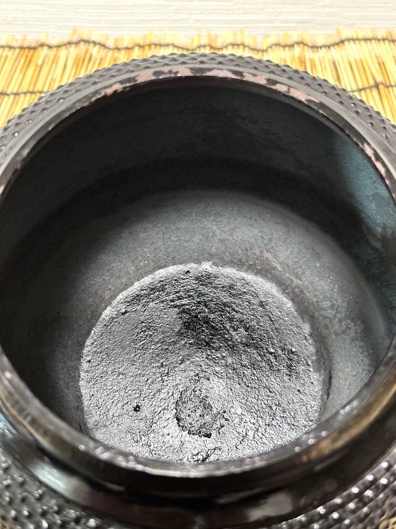 未使用品、付属品付　南部長寿堂造　１８型万代屋アラレ　南部鉄瓶　南部鉄器　鉄瓶