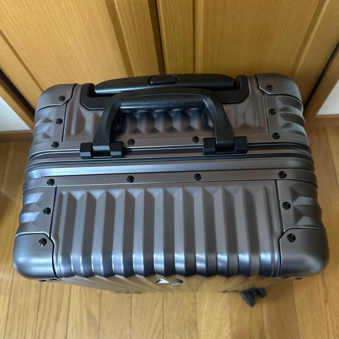 メルセデスベンツAMGスーツケース　中古　傷あり　送料込み‼️