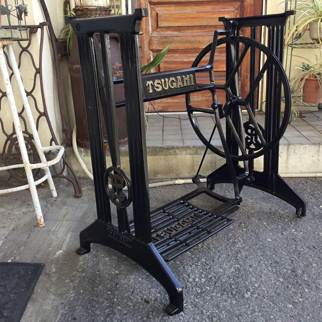 TSUGAMI職業用足踏みミシン鉄脚　大型　 テーブルに！