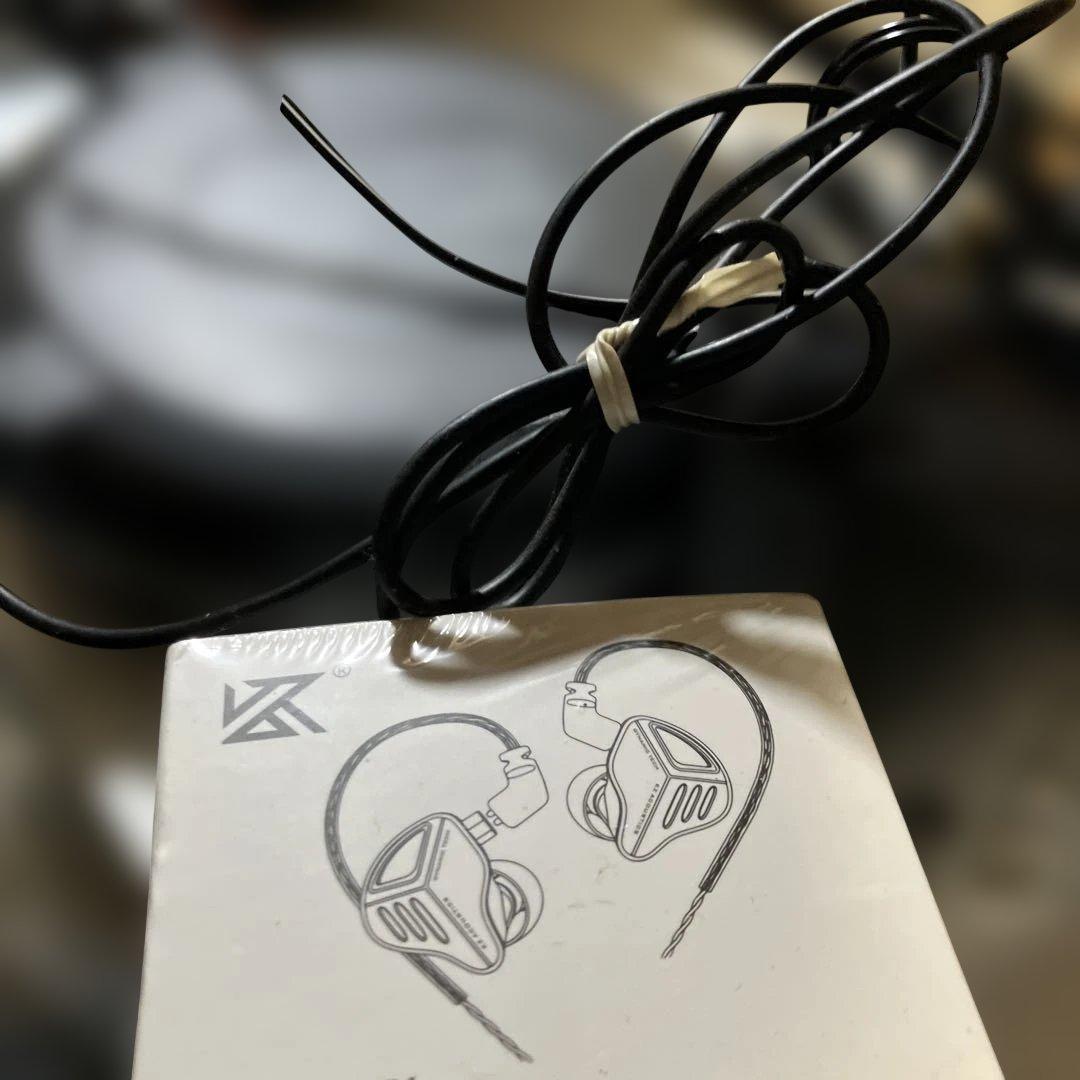 ポータブルCDプレーヤー D-NE241 + KZ-ZVX