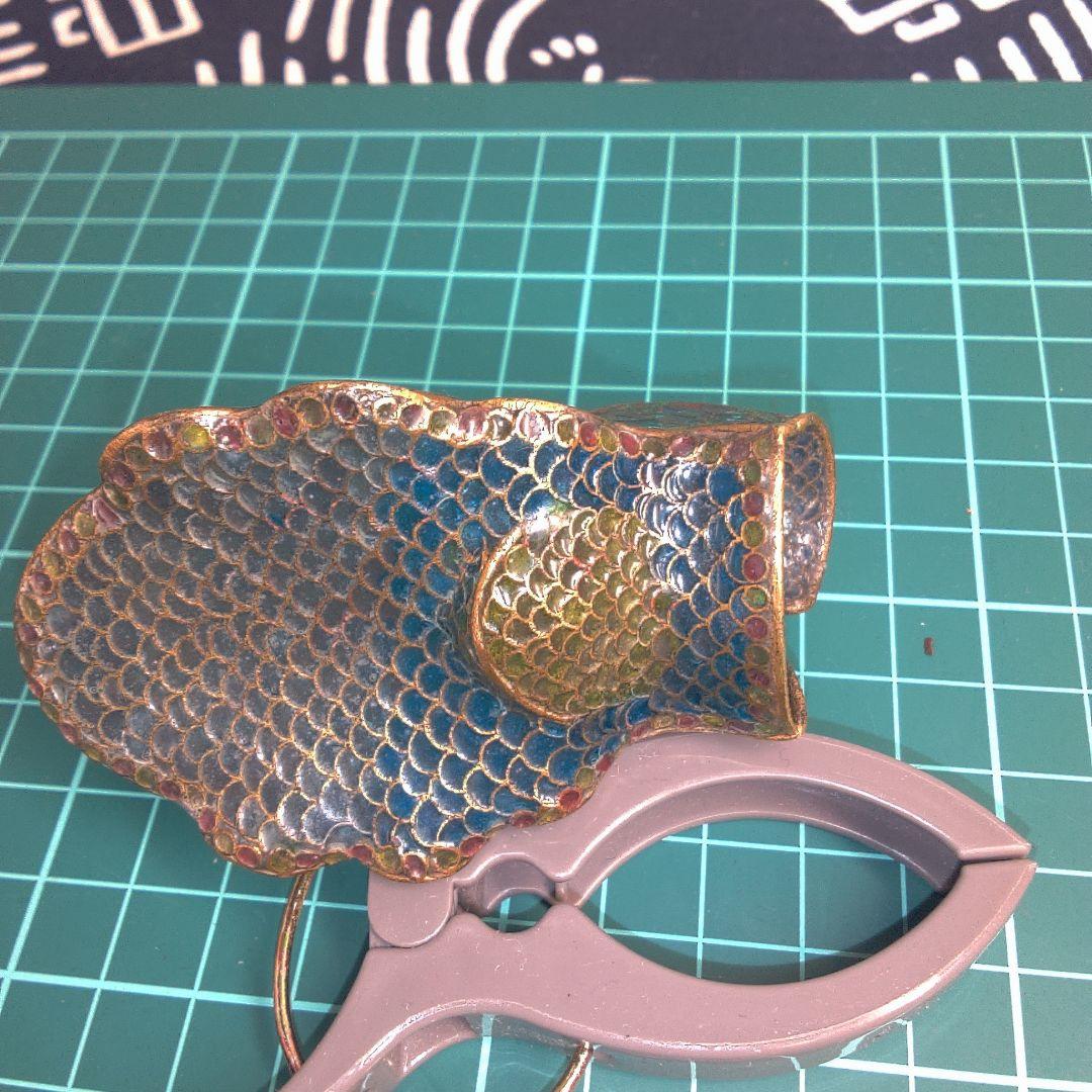 小物１ 七宝？ 孔雀デザインの金属製置物 つのがありません