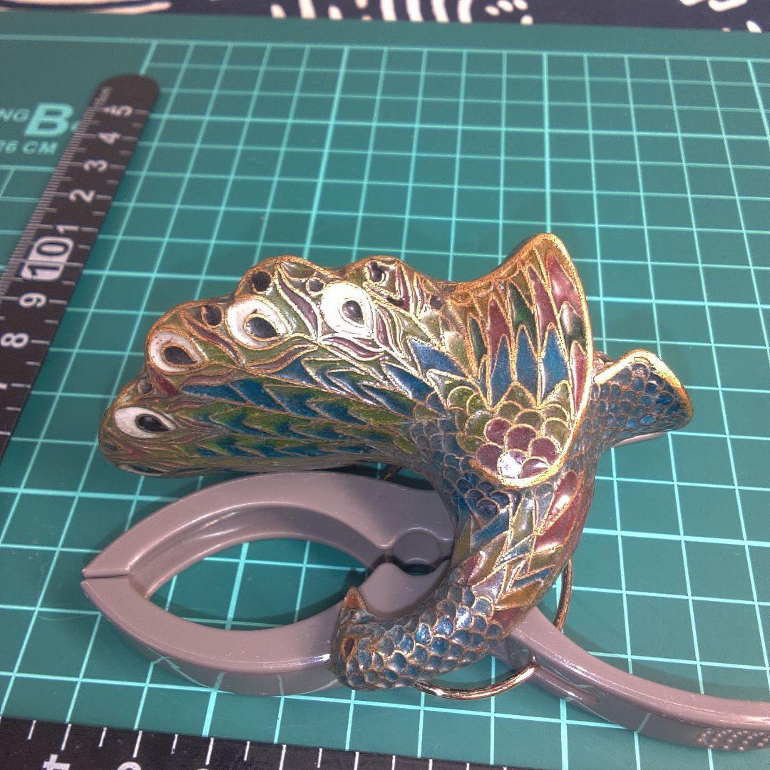小物１ 七宝？ 孔雀デザインの金属製置物 つのがありません