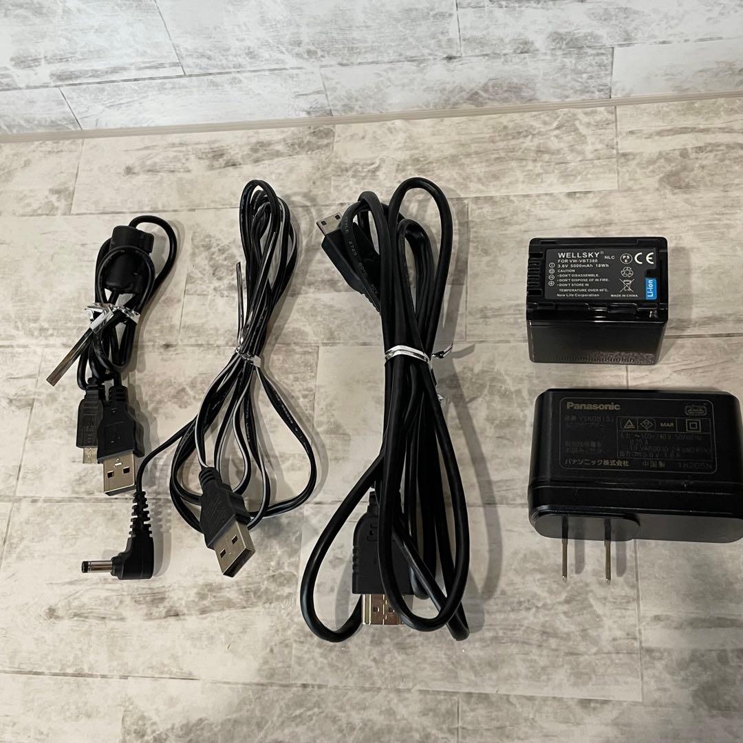 パナソニック HC-W585M ビデオカメラ ケース+予備バッテリー　３脚付