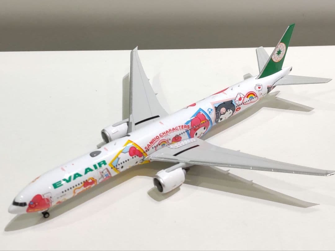 エバー航空　B777-300 ハローキティ