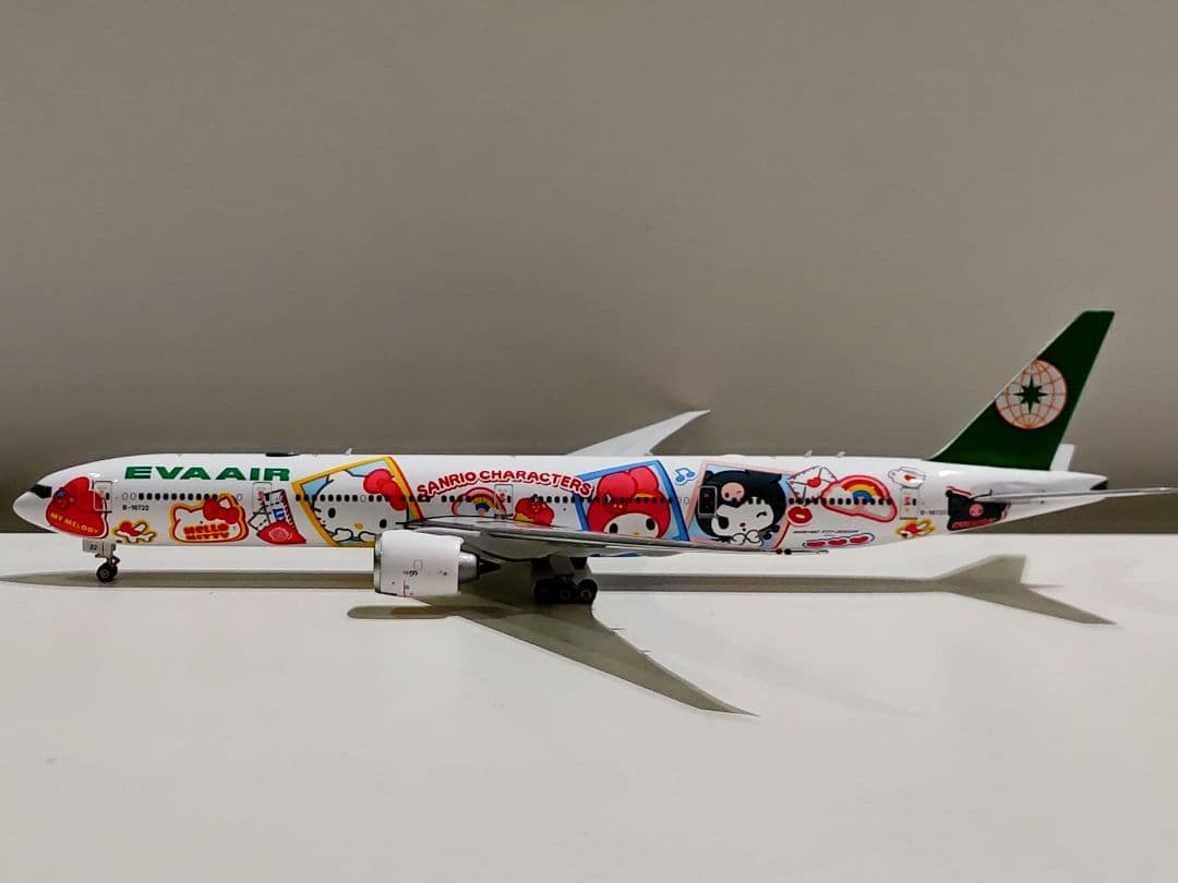 エバー航空　B777-300 ハローキティ