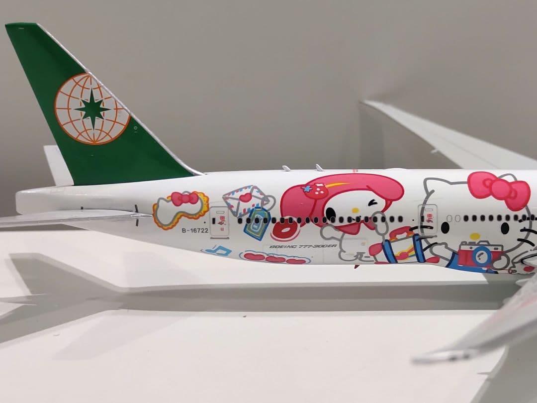 エバー航空　B777-300 ハローキティ
