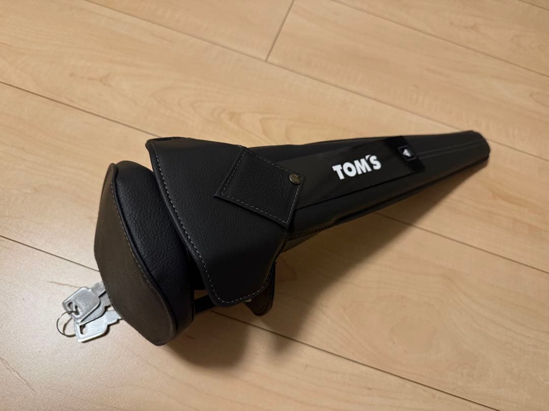 トムス　ステアリングロック