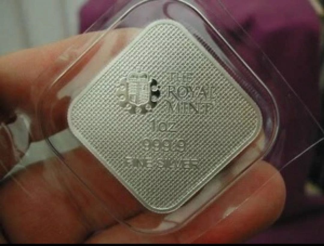 2025年 クイーンズビースト コンプリーター 1オンス 純銀地金 999.9