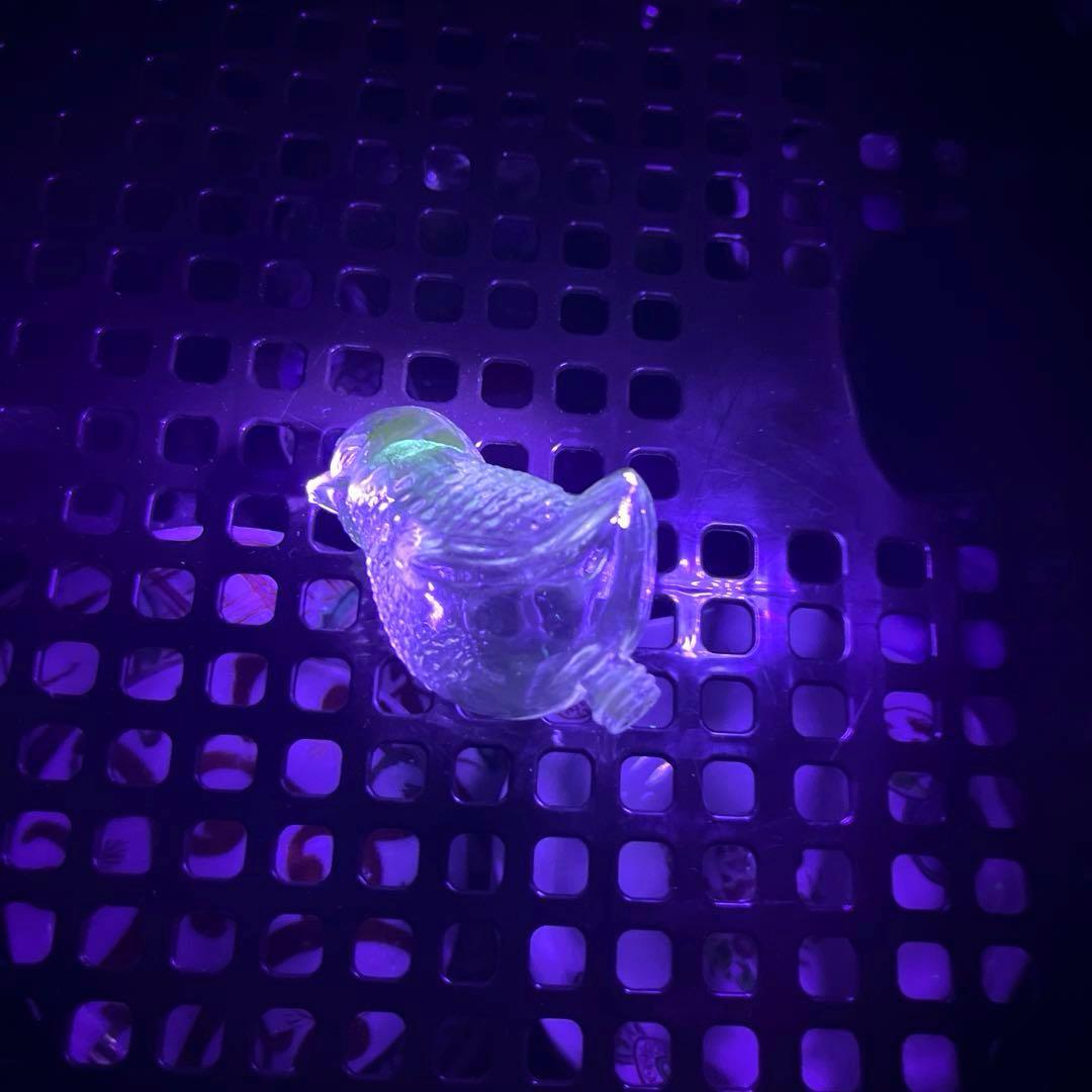 骨董　時代ガラス　プレスガラス　雀型　小鳥モチーフ　金平糖？香水瓶？ウランガラス