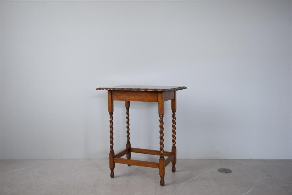 英国アンティーク木製サイドテーブル/オケージョナル机/飾り棚/花台(91-47)