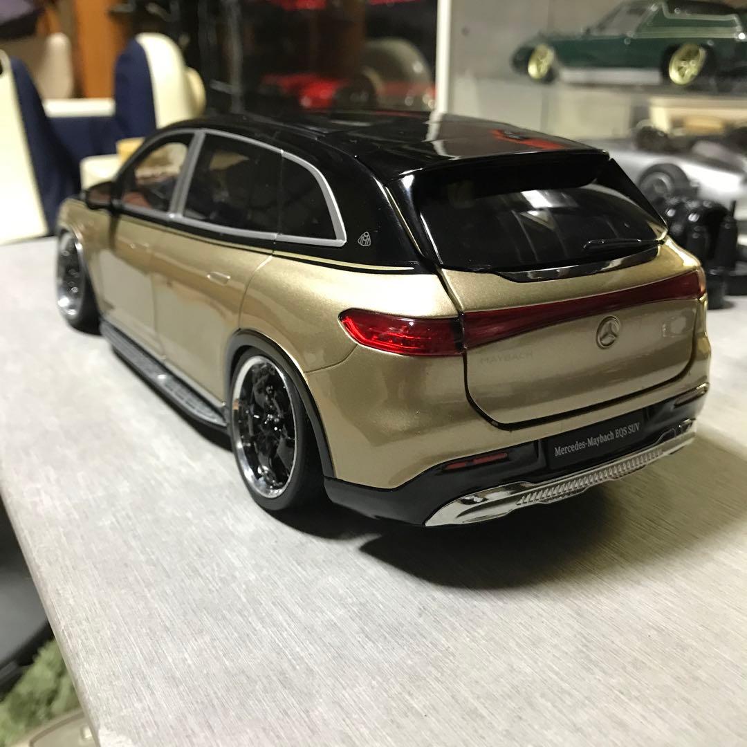 Mercedes-Maybach EQS SUV ミニカー 黒と金カスタム