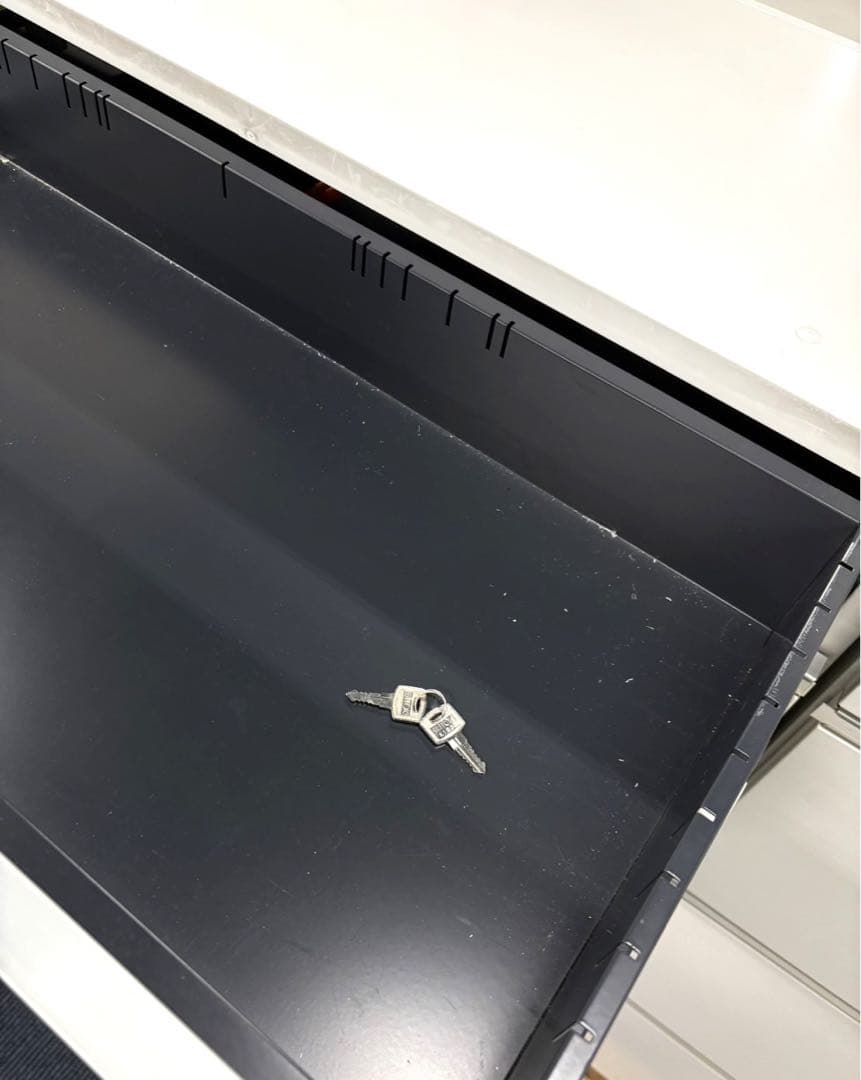 シンラインキャビネット 4段 HFM-109AFS-W9 鍵付き 静岡県富士市発