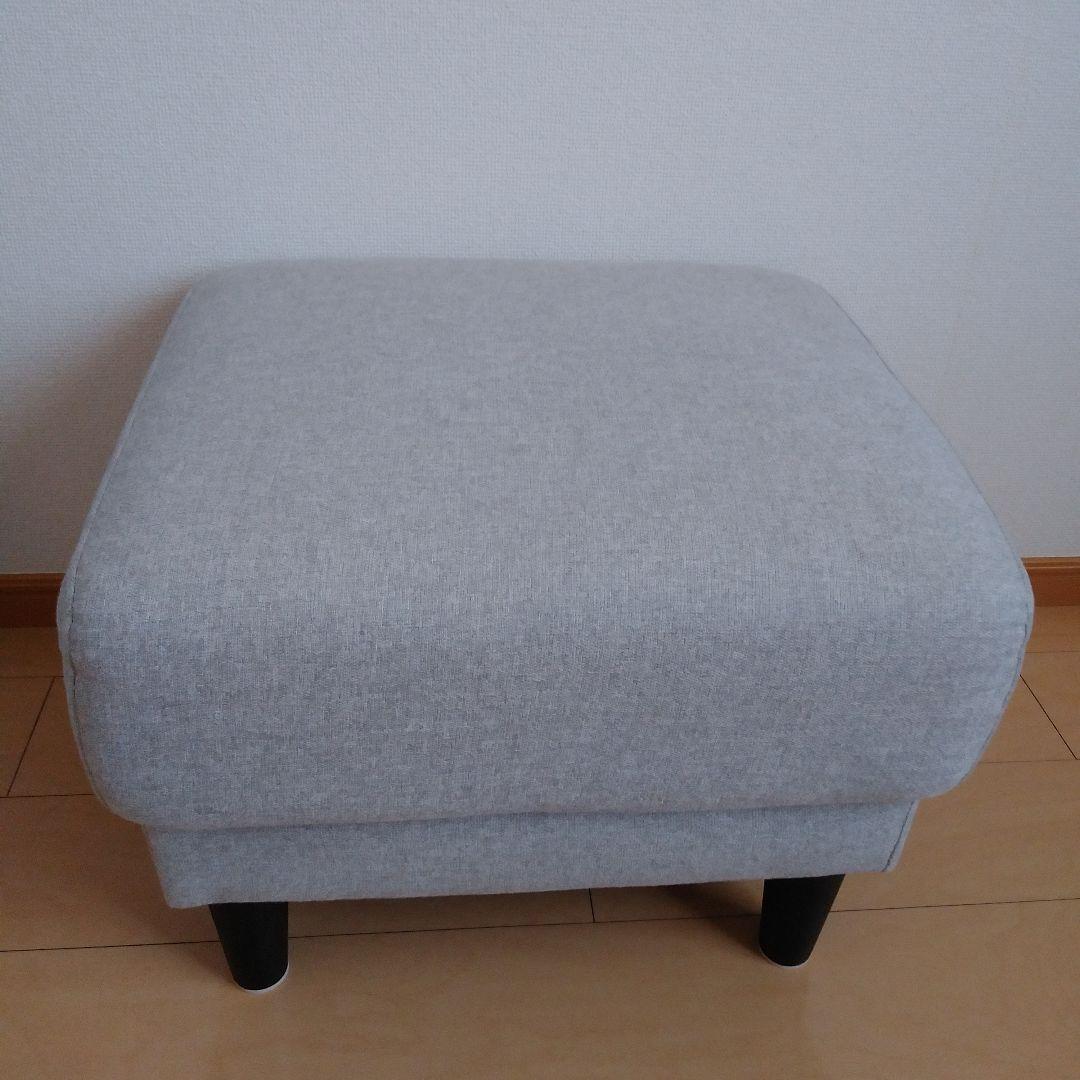 極美品　2つあります。グレーベージュファブリックオットマン 脚取り外し可能