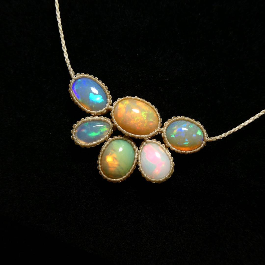 F　オパールのマクラメネックレス