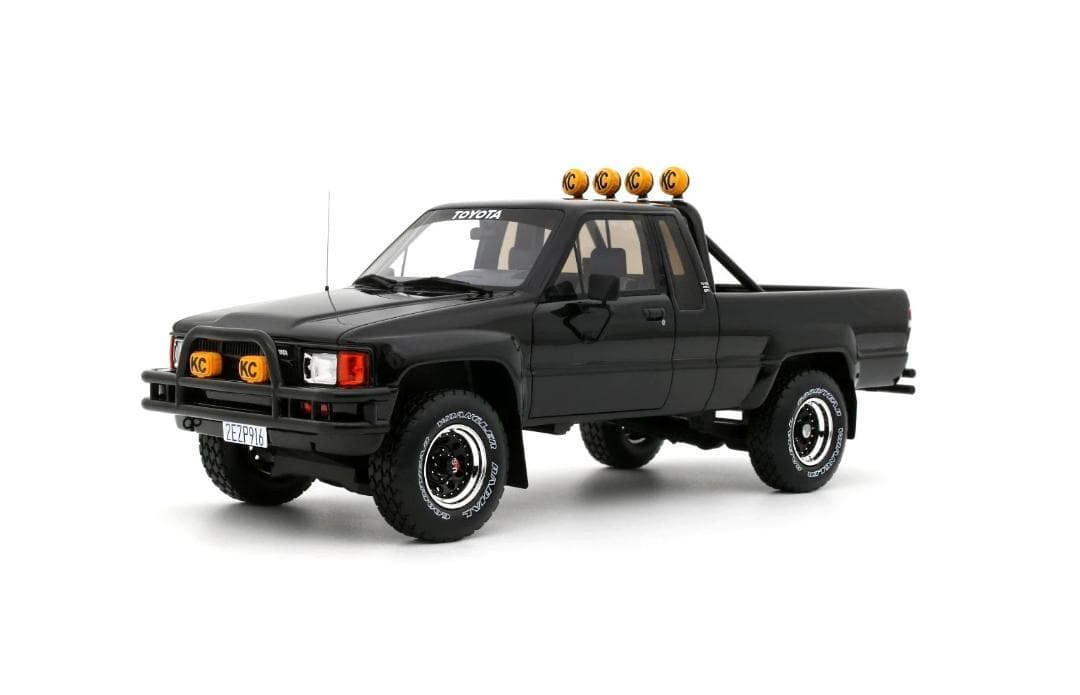 Shindy37101/18 トヨタ ハイラックス SR5 ブラック