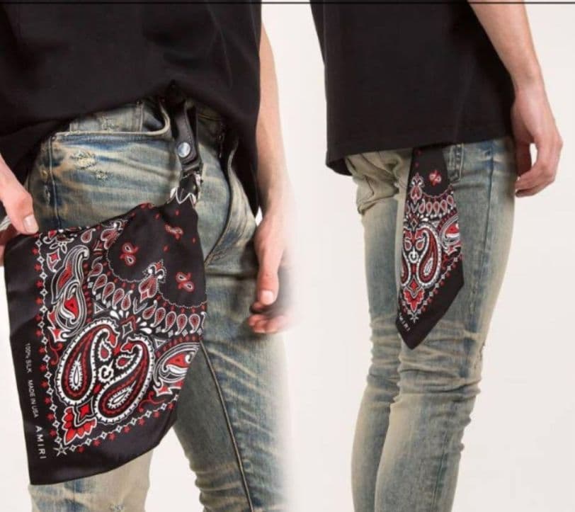 AMIRI バンダナ キーチェーン 黒のペイズリー柄 バンダナ アミリ