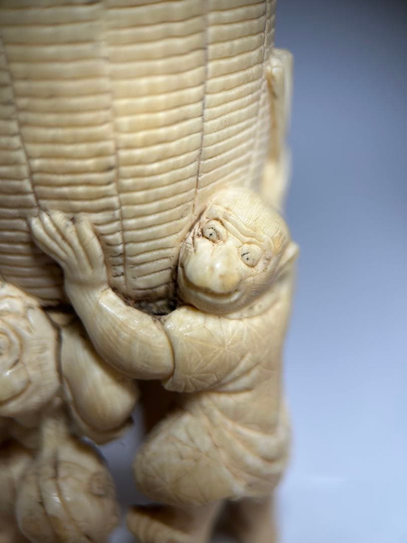 時代根付 猿 担桶 牙彫 天然素材 細密彫刻 古美術 48g