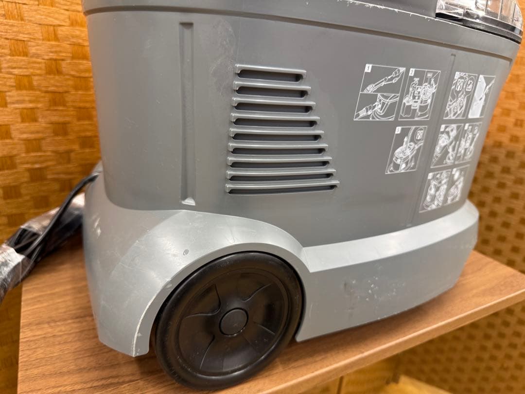 F038 KARCHER　カーペットリンス　クリーナー　Puzzi 8/1C