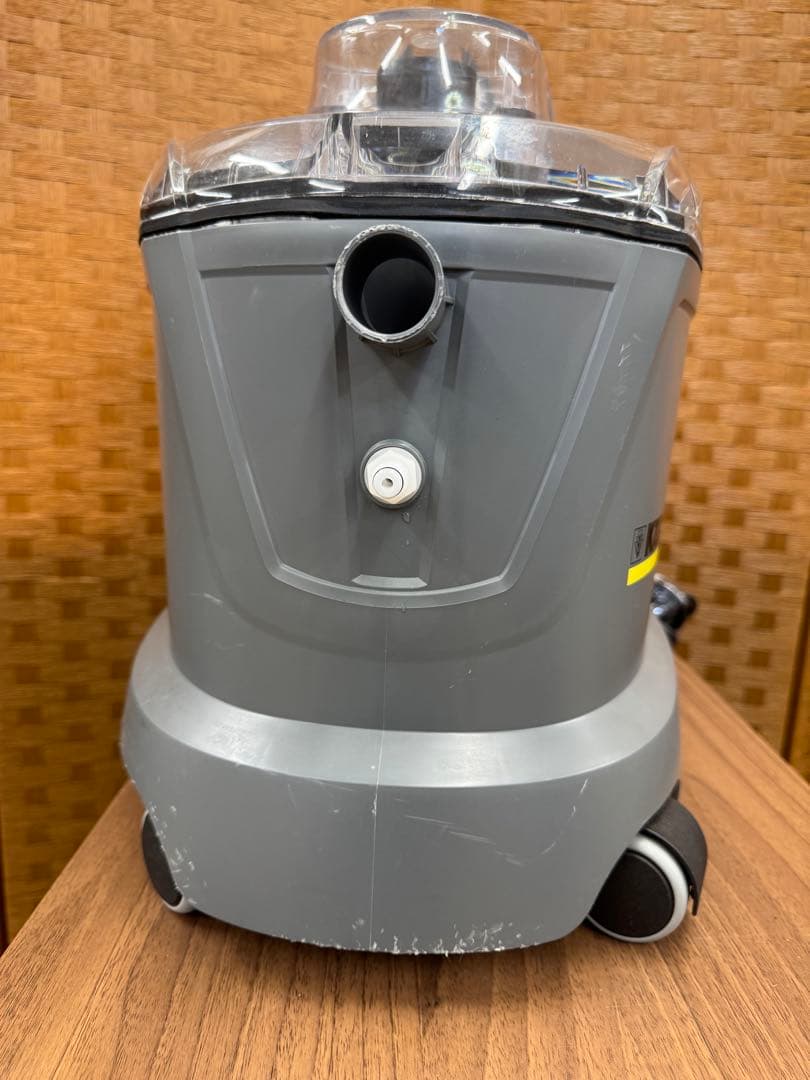 F038 KARCHER　カーペットリンス　クリーナー　Puzzi 8/1C