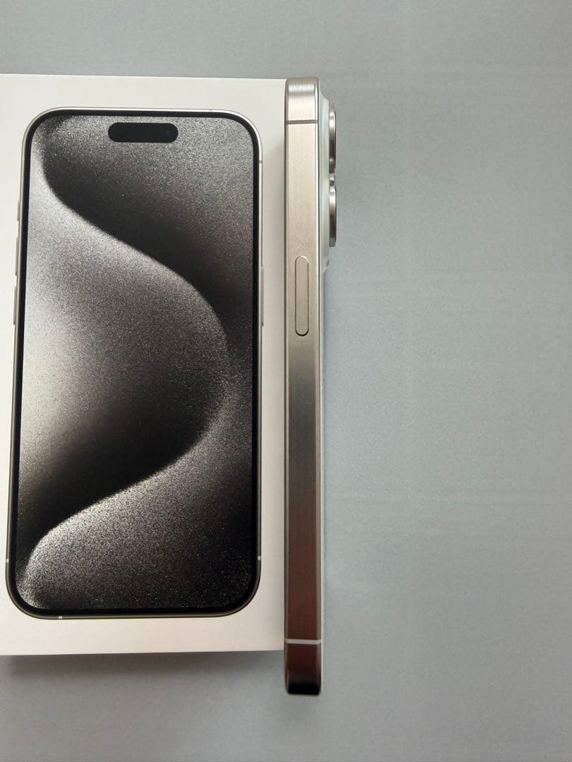 Apple iPhone 15 Pro ホワイトチタニウム　本体