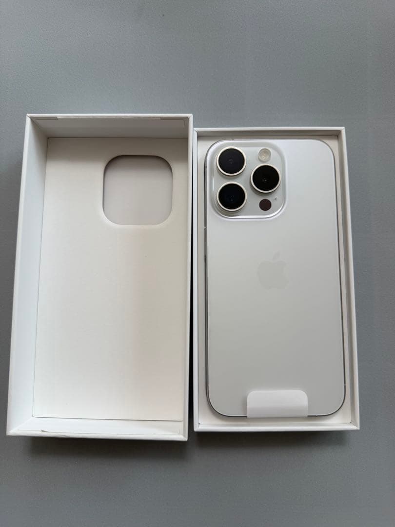 Apple iPhone 15 Pro ホワイトチタニウム　本体