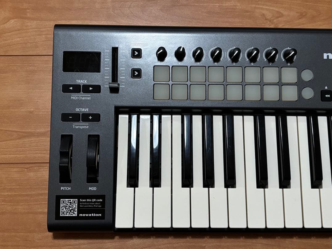 Novation Launchkey 25鍵 MIDIコントローラー