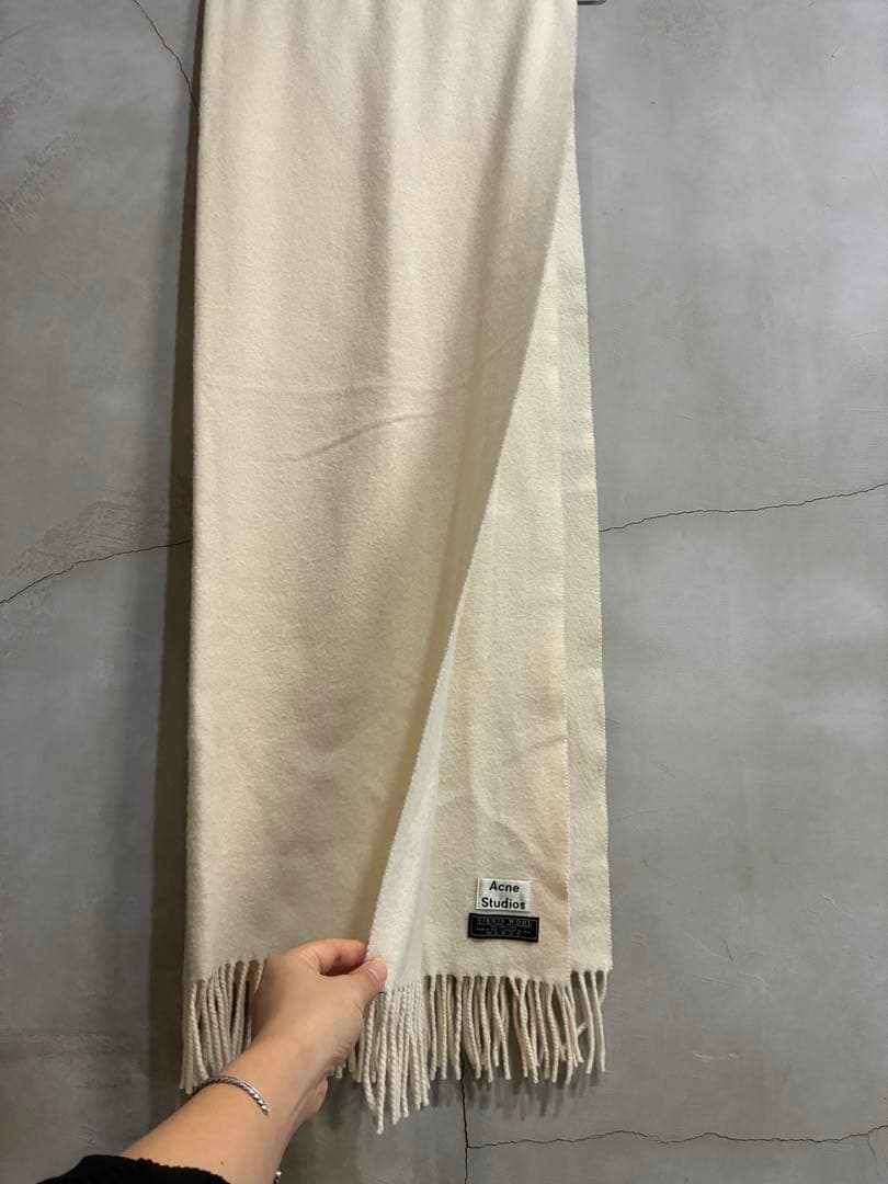 Acne Studios アイボリーホワイト マフラー