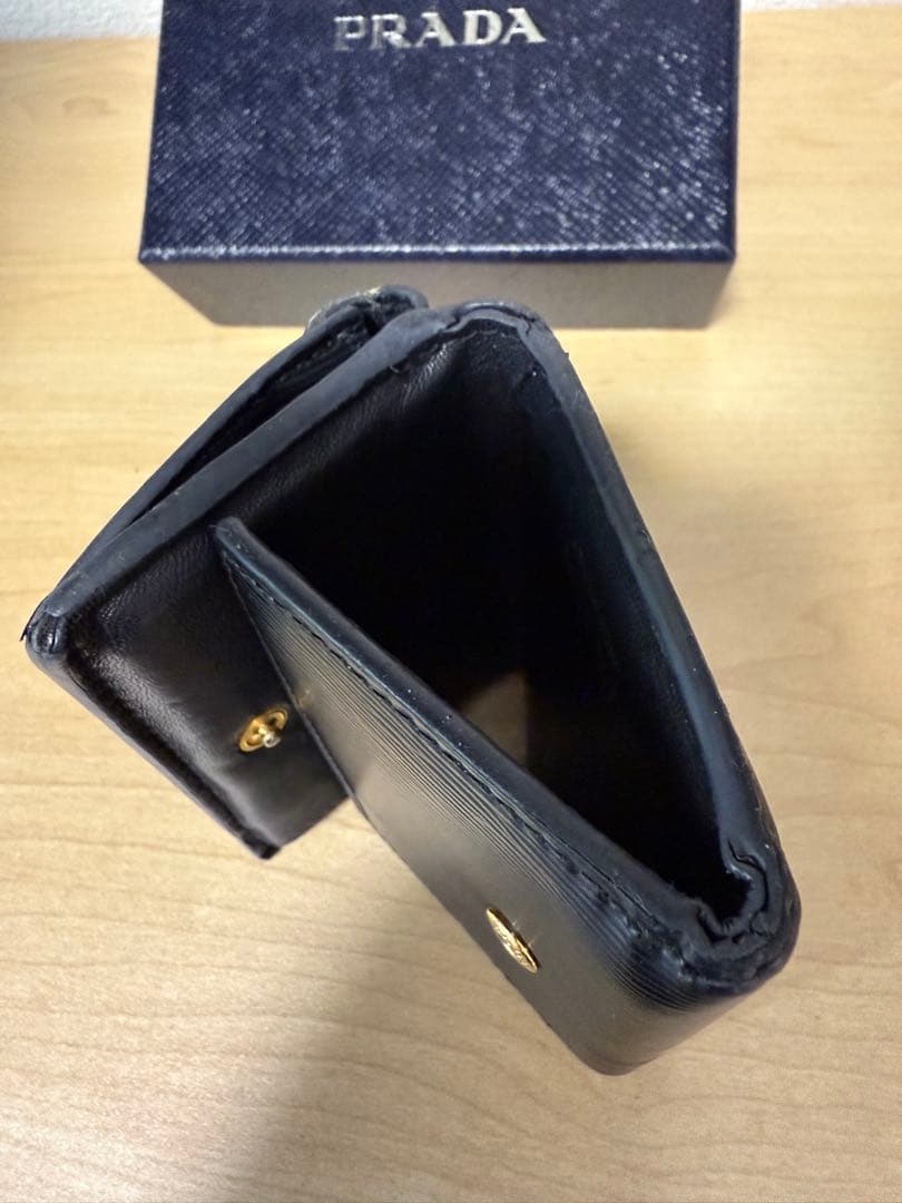 か*な様 PRADA 三つ折り財布 ブラック　レター型 ヴィッテロムーブ
