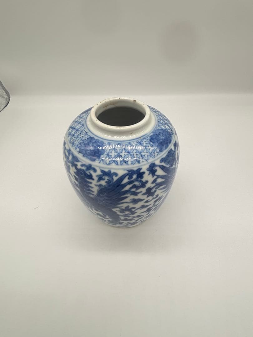 青白磁 花鳥模様 壺 高さ約15cm（清末年）