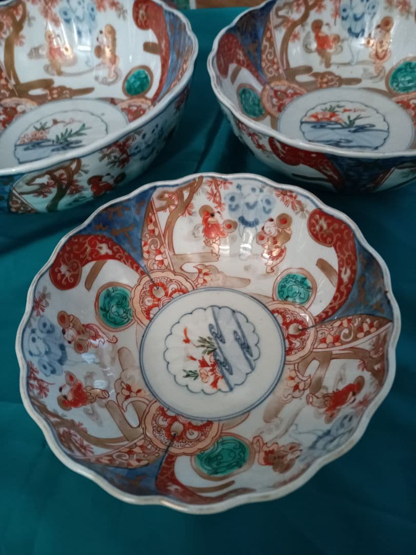 古伊万里　金彩染め付け　赤絵唐子人物絵　三つ鉢揃い　菓子鉢　美術品　江戸期